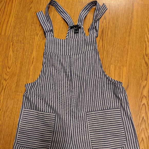 Forever 21 romper - Picture 2 of 2